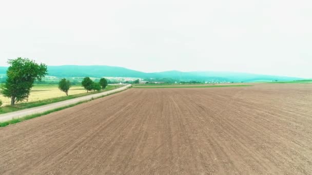 Ploughed mező légi videó. Mezőgazdaságot. 4k drone repülés. — Stock videók