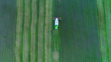 Çalışma sırasında tarım makineleri. 4k
