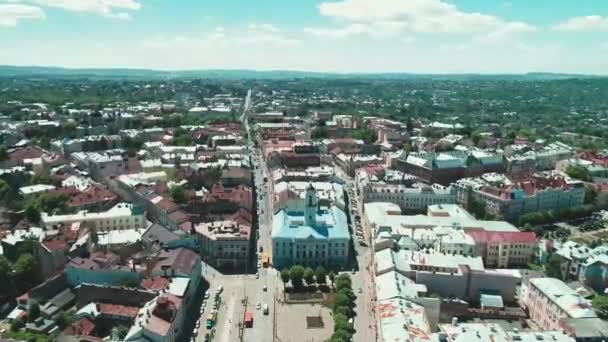 Черновцы, Украина - 28 мая 2019 года: Вид с воздуха со старой части Черновцов в Украине. 4K . — стоковое видео