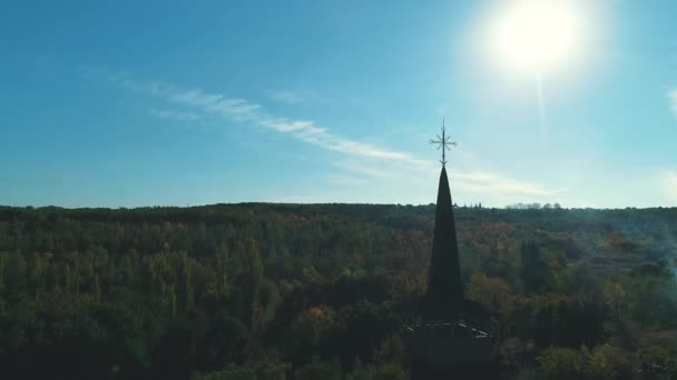 Panorama de drones aéreos para cima para a igreja. 4K — Vídeo de Stock