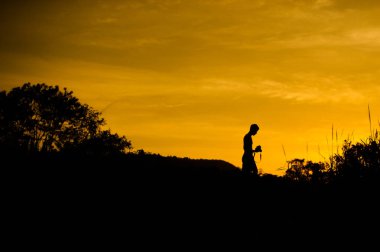 Adam alarak fotoğraf günbatımı .