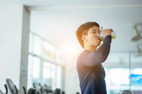 Muscular Hombre Bebiendo Batido Proteínas Gym Sport Fitness Estilo Vida — Foto de Stock