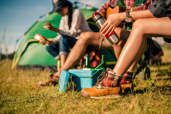 Drinking Water Adventure Travel Tourism Friendship People Concept — Stock Photo, Image