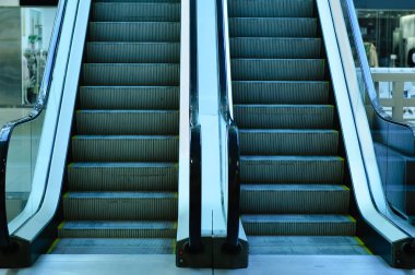 Merdiven içinde belgili tanımlık stok hareket. Yürüyen merdiven.