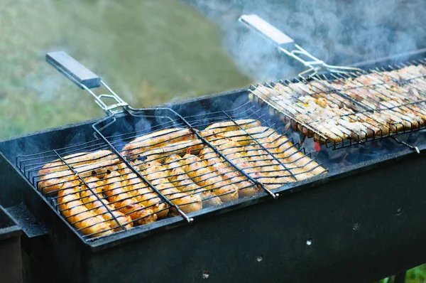 Embutidos Barbacoa Freír Parrilla Primer Plano —  Fotos de Stock