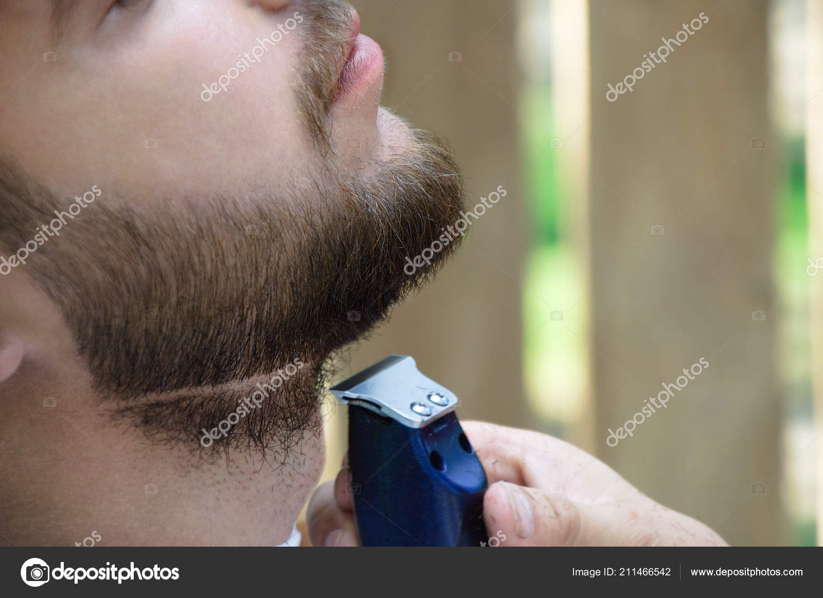 hand beard trimmer