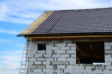 Beton blok altında inşaat özel ev.