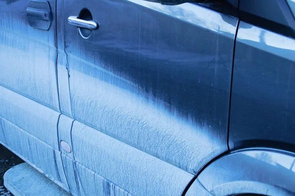 Schmutzige Blaue Autotür Trockener Schlamm Nahaufnahme — Stockfoto