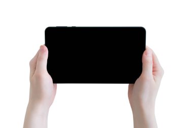 Beyaz bir kızın elinde siyah bir ekran olan siyah tablet. Close.