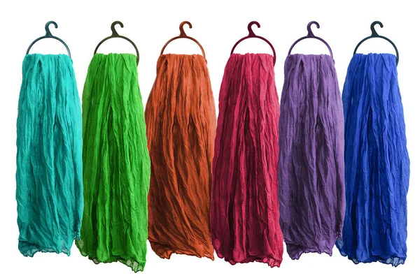 Çok renkli pamuk kadın eşarplar. Beyaz izole