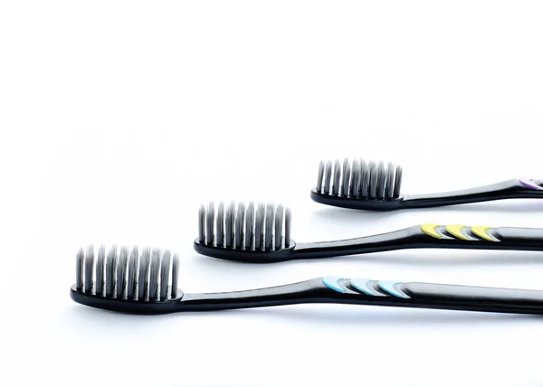 Drie Zwarte Tandenborstels Met Grote Carbon Borstels Witte Achtergrond — Stockfoto