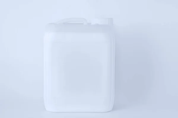 Biały Plastikowy Kanister Zbliżenie Białym Tle — Zdjęcie stockowe