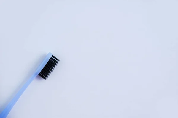 Tandenborstel Met Zwarte Borstels Een Witte Achtergrond Plaats Voor Tekst — Stockfoto