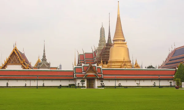 Wat Phra Kaew, Templo da Esmeralda Buda, em Bangkok Tailândia . — Fotografia de Stock