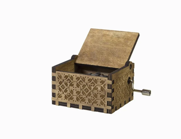 Beyaz arka plan üzerine açık görünümü müzik kutusu. Makro karmaşık desenleri ve doku ile müzik kutusu.