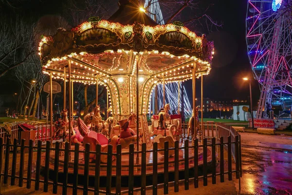 Aveiro, Portugalsko-21. prosince 2018: prázdná projížďka na carouselu v Cais da Fonte Nova, součást programu saiprarua. — Stock fotografie