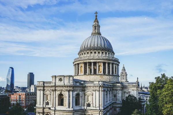 Góra katedry św. Pawła oglądana z centrum handlowego One New Change w City of London, Anglia — Zdjęcie stockowe