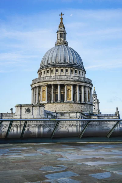 Kopuła katedry św. Pawła oglądana z centrum handlowego One New Change w City of London, Anglia — Zdjęcie stockowe