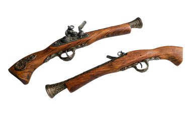 Süslü bir Prusya askeri perküsyon tabancasının iki tarafı da beyaz arka planda izole edilmiş.