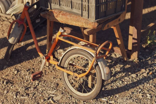 Υπαίθρια Αγορά Πώληση Παλιά Πράγματα Ποδήλατο Από Δεκαετία Του Είναι — Φωτογραφία Αρχείου