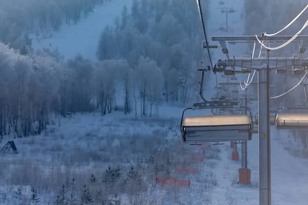 Winter Den Bergen Skigebiet Sessellift Weißbäume Schneebäume — Stockfoto