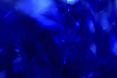 Büyük arka plan koyu mavi renk.