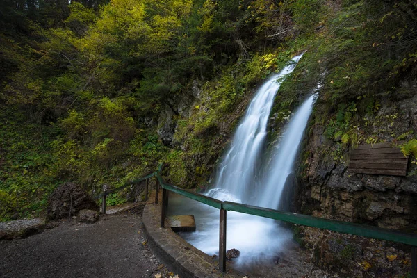 Cascada Urlatoarea Busteni Urlatoarea Vízesés Üvöltés Bucegi Hegységben Románia Sinaia — Stock Fotó