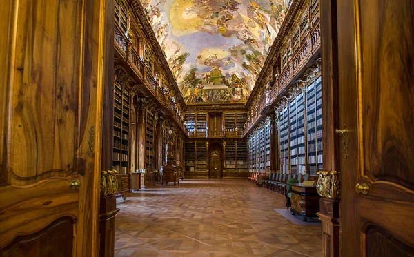 捷克共和国布拉格 2019年12月16日 世界上最漂亮的图书馆之一内部的斯特拉霍夫修道院图书馆 Strahov Monastery — 图库照片