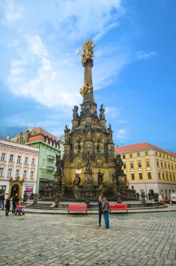 OLOMOUC, CZECH REPUBLIC - 01.02.2020: Yukarı Meydan ve Kutsal Üçlemeci Sütunun görünümü Unesco dünya mirası listesine kaydoldu.