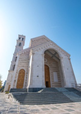 PRISTINA, KOSOVO - 20 Ekim 2019 - Kutsal Rahibe Teresa 'nın yeni Roma Katolik Katedrali.