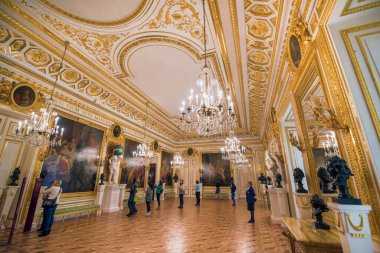 WARsaw, POLAND - 11.02.2020 Kraliyet Kalesi veya sarayı. Saray tarihi bir anıt ve Polonya 'daki UNESCO Dünya Mirası sahası.. 