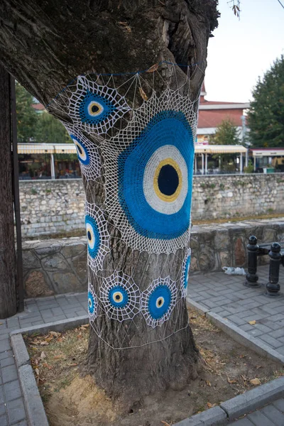 Knitted Woolen Coverings Tree Trunk Knitted Cover Traditional Balkan Style — Stock Photo, Image