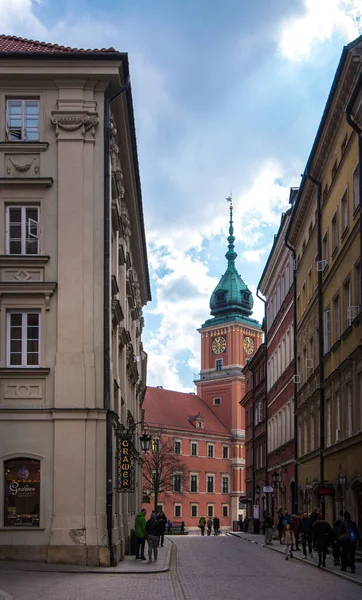 Varšava Polsko Březen 2019 Lidé Chodí Ulici Hlavní Náměstí Varšavě — Stock fotografie