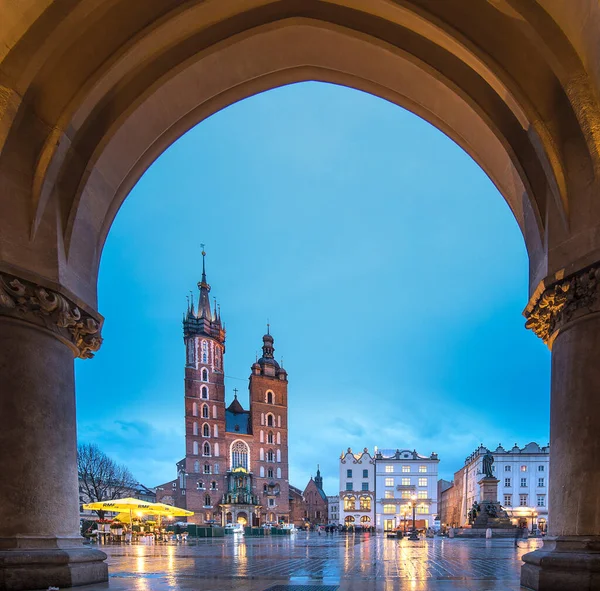 Krakow Lengyelország 2019 Április Szent Mária Bazilika Mariacki Templom Fehér — Stock Fotó