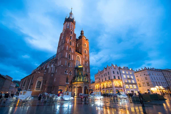 Krakow Poland Mary Bazilikası Mariacki Kilisesi Beyaz Vagonlar Krakow Eski — Stok fotoğraf