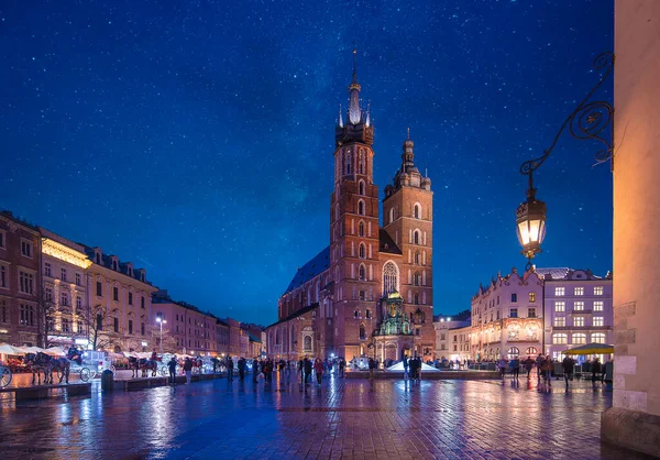 Krakow Poland Mary Bazilikası Mariacki Kilisesi Beyaz Vagonlar Krakow Eski — Stok fotoğraf