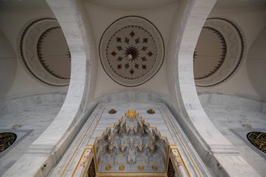EDIRNE, TURKEY - 30 Haziran 2019: Edirne, Türkiye 'deki Selimiye camiinin avlusu. Cami Sultan II. Selim tarafından yaptırıldı ve Mimar Sinan tarafından inşa edildi. Unesco miras sitesi.