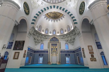 ANKARA, TURKEY - 15 Ekim 2019: Başkentteki Genclik Parkı yakınlarındaki Yeni Melike Hatun Camii 'nin içi