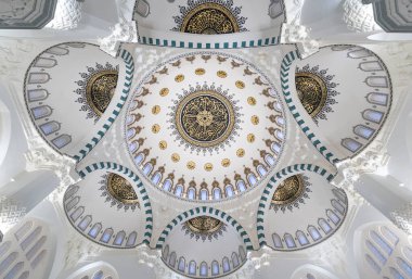 ANKARA, TURKEY - 15 Ekim 2019: Başkentteki Genclik Parkı yakınlarındaki Yeni Melike Hatun Camii 'nin içi