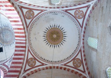 Türkiye 'nin Edirne kentindeki Selimiye Camii' nin tavanı veya kubbesi. Cami UNESCO Dünya Mirasları Alanında bulunuyor. Cami Sultan II. Selim tarafından yaptırıldı ve Mimar Sinan tarafından inşa edildi.