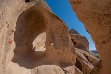 Selime Katedrali 'nin içindeki patikalar. Türkiye 'nin Kapadokya kentindeki Selime Manastırı. Selime, Ihlara Vadisi 'nin sonundaki kasaba. Manastır en büyük dini binalardan biridir. Mağara oluşumları.