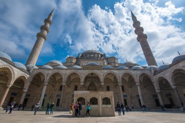 Süleyman Camii, İstanbul, Türkiye 'deki Osmanlı İmparatorluk Camii. Kentin en büyük camii ve Türkiye 'nin en tanınmış camilerinden biridir.
