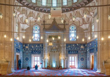 EDIRNE, TURKEY - 30 Nisan 2019: Edirne, Türkiye 'deki Selimiye Camii' nin içinde. Cami Sultan II. Selim tarafından yaptırıldı ve Mimar Sinan tarafından inşa edildi. Unesco miras sitesi.