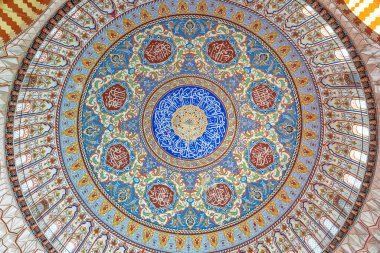 EDIRNE, TURKEY - 30 Nisan 2019: Edirne, Türkiye 'deki Selimiye Camii' nin içinde. Cami Sultan II. Selim tarafından yaptırıldı ve Mimar Sinan tarafından inşa edildi. Unesco miras sitesi.