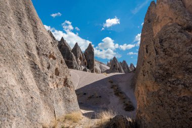 Selime Katedrali. Türkiye 'nin Kapadokya kentindeki Selime Manastırı. Selime, Ihlara Vadisi 'nin sonundaki kasaba. Manastır en büyük dini binalardan biridir. Mağara oluşumları.