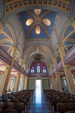 Edirne, Türkiye - 24 Nisan 2019: Büyük Edirne Sinagogu (Türkçe: Buyuk Sinagog) veya Kal Kadosh ha-Gadol 'un içi. Türkiye 'deki Yahudi cemaati için ibadet yeri.