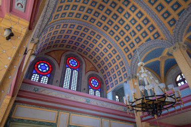 Edirne, Türkiye - 24 Nisan 2019: Büyük Edirne Sinagogu (Türkçe: Buyuk Sinagog) veya Kal Kadosh ha-Gadol 'un içi. Türkiye 'deki Yahudi cemaati için ibadet yeri.