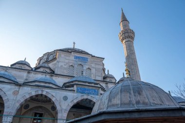 Dur, dur, dur, dur. Sokullu Mehmet Paşa Camii, Mimar Sinan tarafından 1578 yılında inşa edildi. Eski şehir merkezinde. Fatih 'in Kadirga mahallesindeki Osmanlı camii.
