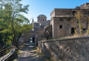 Manastır Vadisi 'ndeki Aziz Gregory Kilisesi (Buyuk Kilise Camii Camii) veya Manastır Vadisi, Guzelyurt, Aksaray İli, Kapadokya, Türkiye