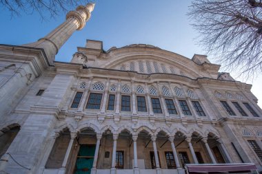 İstanbul, Türkiye. İstanbul 'da inşa edilen ilk barok binası Nuruosmaniye Camii' nin (Türkçe: Camii) manzarası. 1755 'te, Sultan III. Osman döneminde.